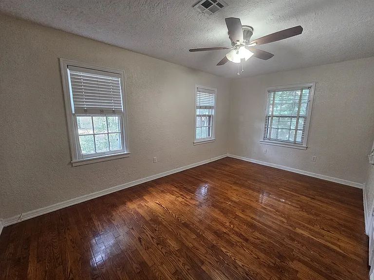 1331 NW Cherry Ave — Photo 12