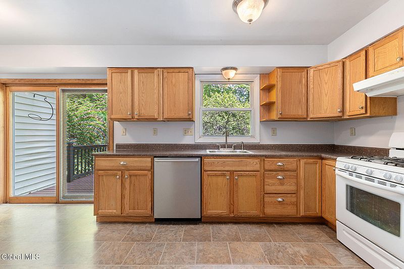 5th image of 13 Pinehurst Drive