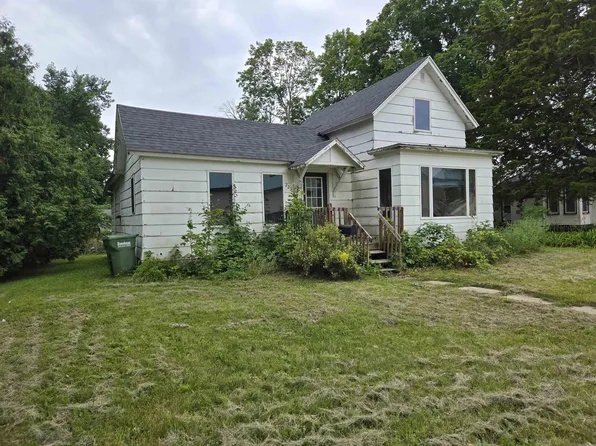 223 3rd Ave SE, Cresco, IA 52136