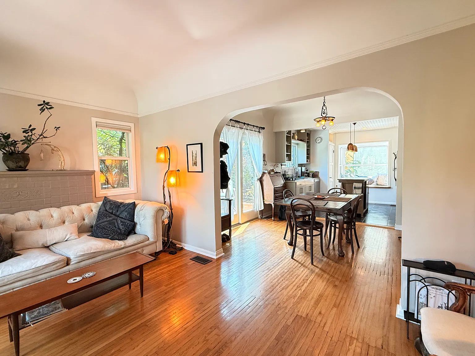 2 bed, 1.5 bath, 967 sqft, $6,900 — Photo 4
