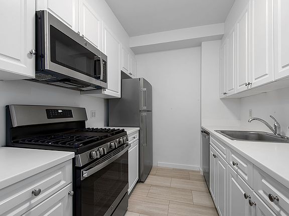 5th image of 136 E 55th St APT 10D