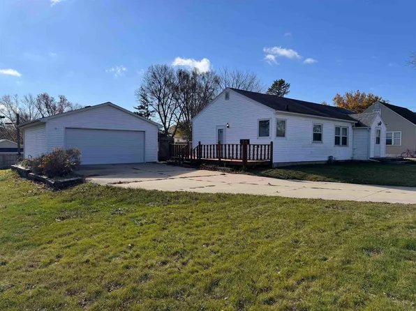 1604 W 2nd St, Cedar Falls, IA 50613