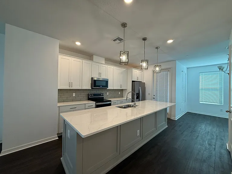 12850 Gabor Ave — Photo 8