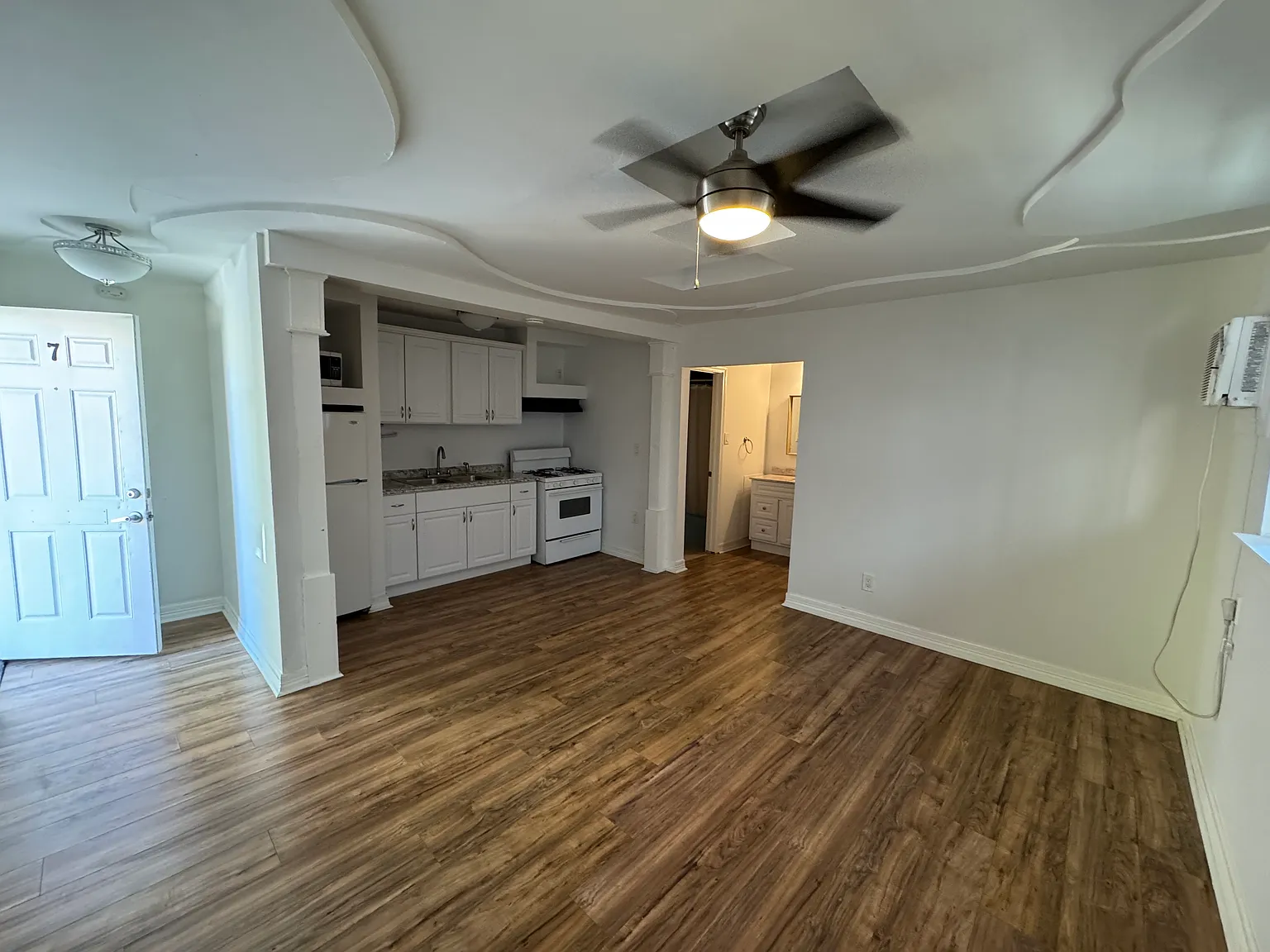 1 bed, 450 sqft, $975 — Photo 2