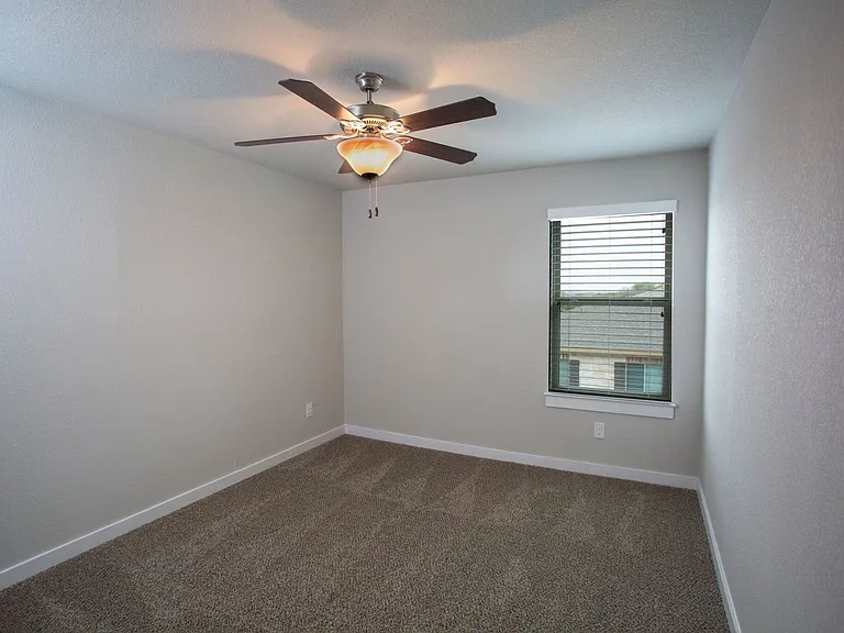 113 Lakeview Ct — Photo 13