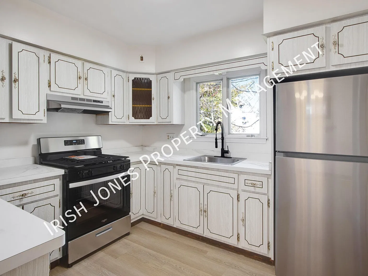 3 bed, $1,800 — Photo 2