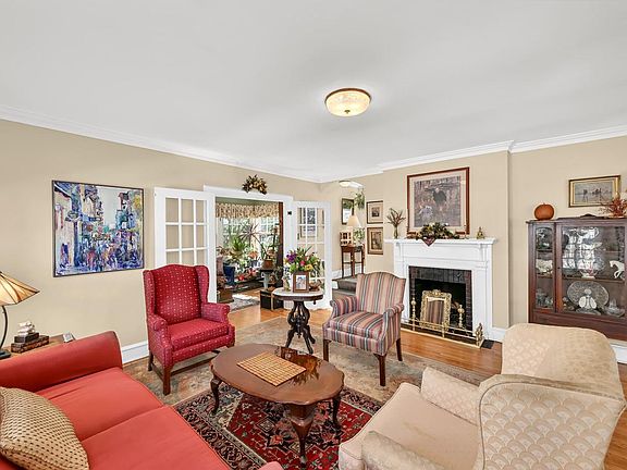 5th image of 2719 East Locust STREET