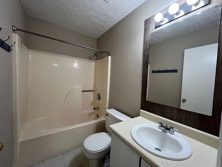 102 Hope Ln — Photo 22