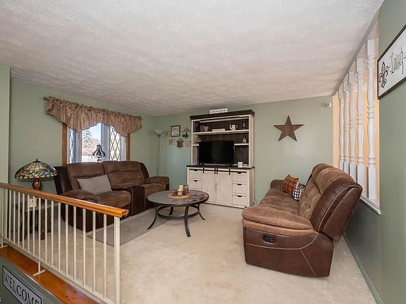 3rd image of 311 Trumbull Dr