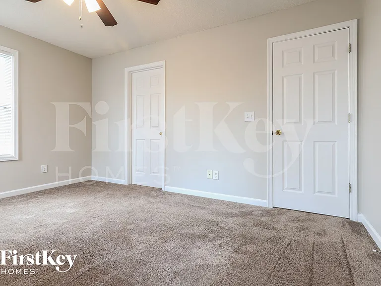 3240 Hilltop Cir — Photo 10