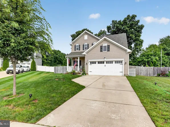 38 Circle Dr, Sicklerville, NJ 08081