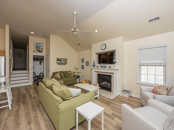 2nd image of 1618 Asbury Ave #2