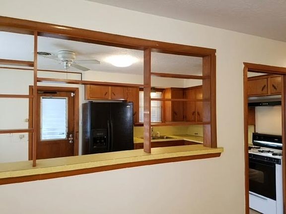 3rd image of 8720 Skyview Dr