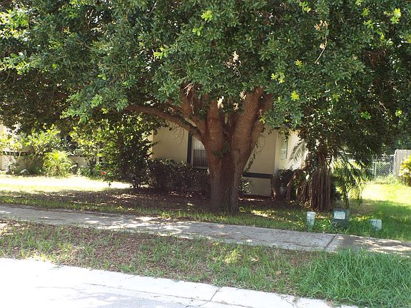 4th image of 826 Park Valley Cir