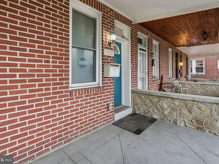 2302 Mount Royal Ter — Photo 2