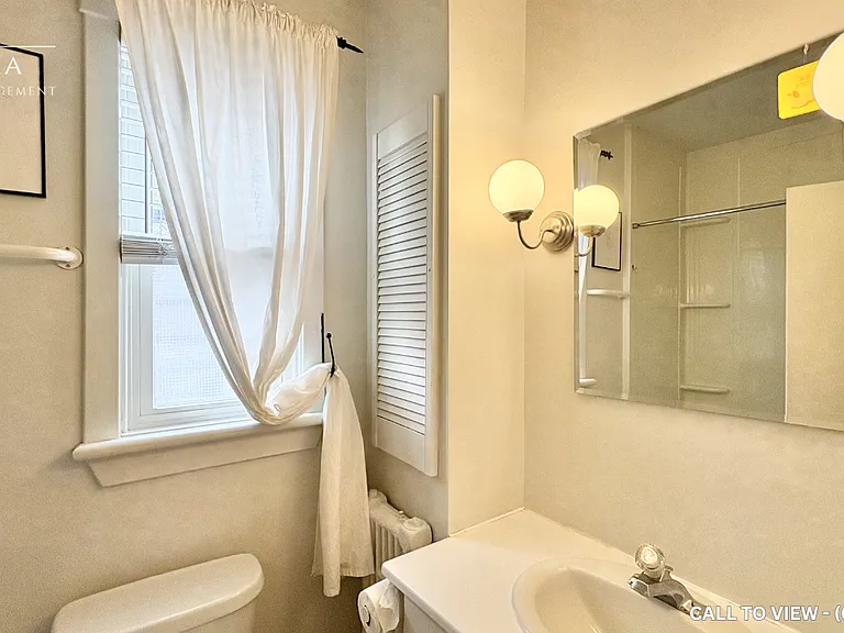 208 Clarence St #2 — Photo 6