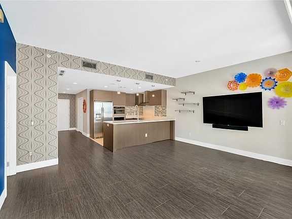 4th image of 145 2ND AVENUE S #521