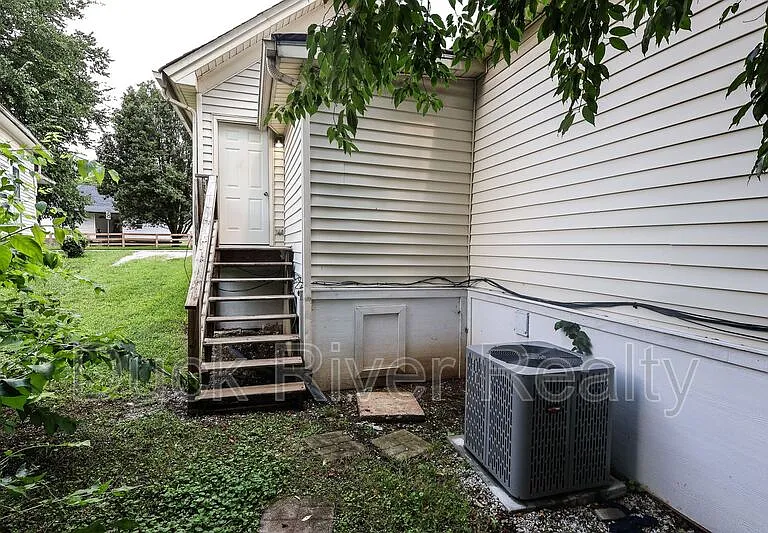 1409 Highland Ave — Photo 14