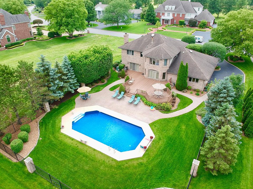 1st image of 835 Killarney Dr