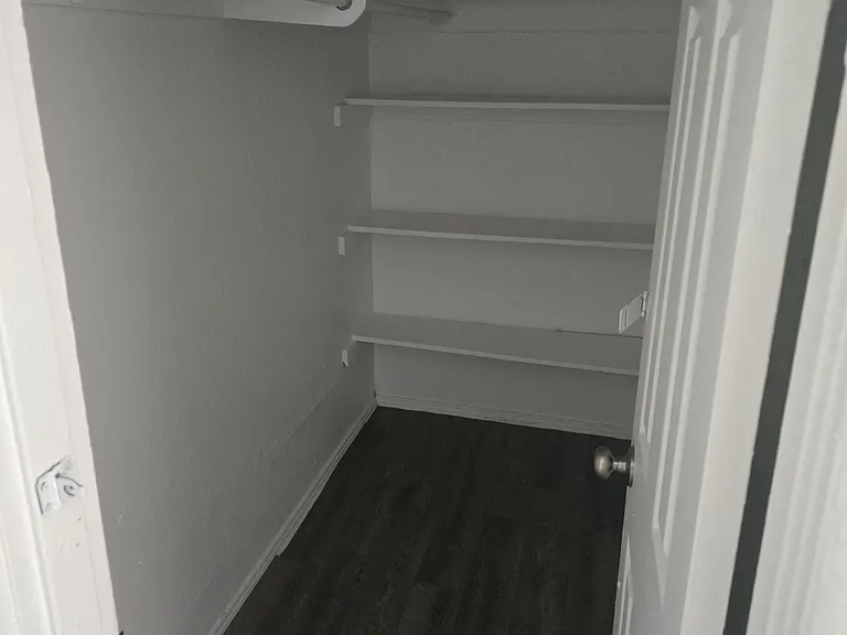 2556 Traction Ave #7 — Photo 6