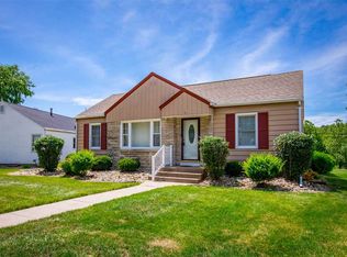 3 Geneva Dr, Muscatine, IA 52761