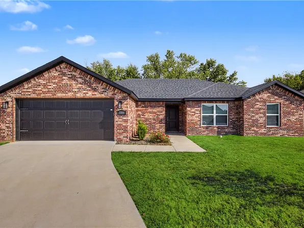 1000 Autumn Royal Ave, Lowell, AR 72745