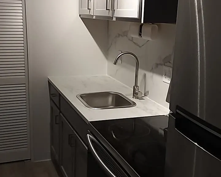 Soft close cabinets with a full wall marble backsplash