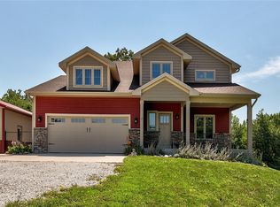 8737 43rd Ln, Prole, IA 50229