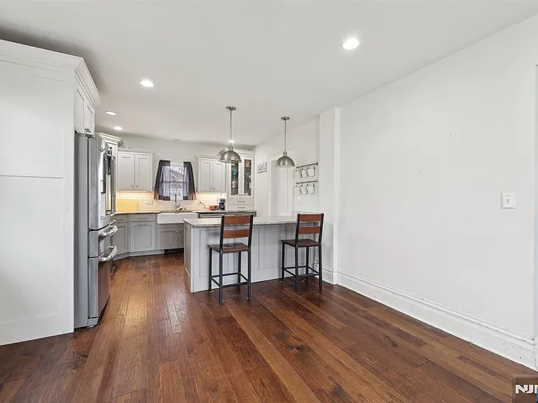 48 Marinus St — Photo 17