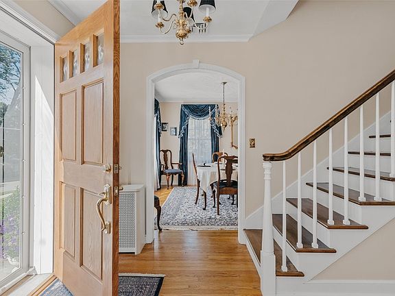 3rd image of 601 Bassett Ave