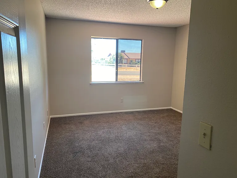 18048 Symeron Rd — Photo 5
