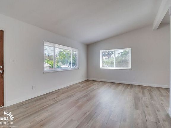 4th image of 3182 Central Ave