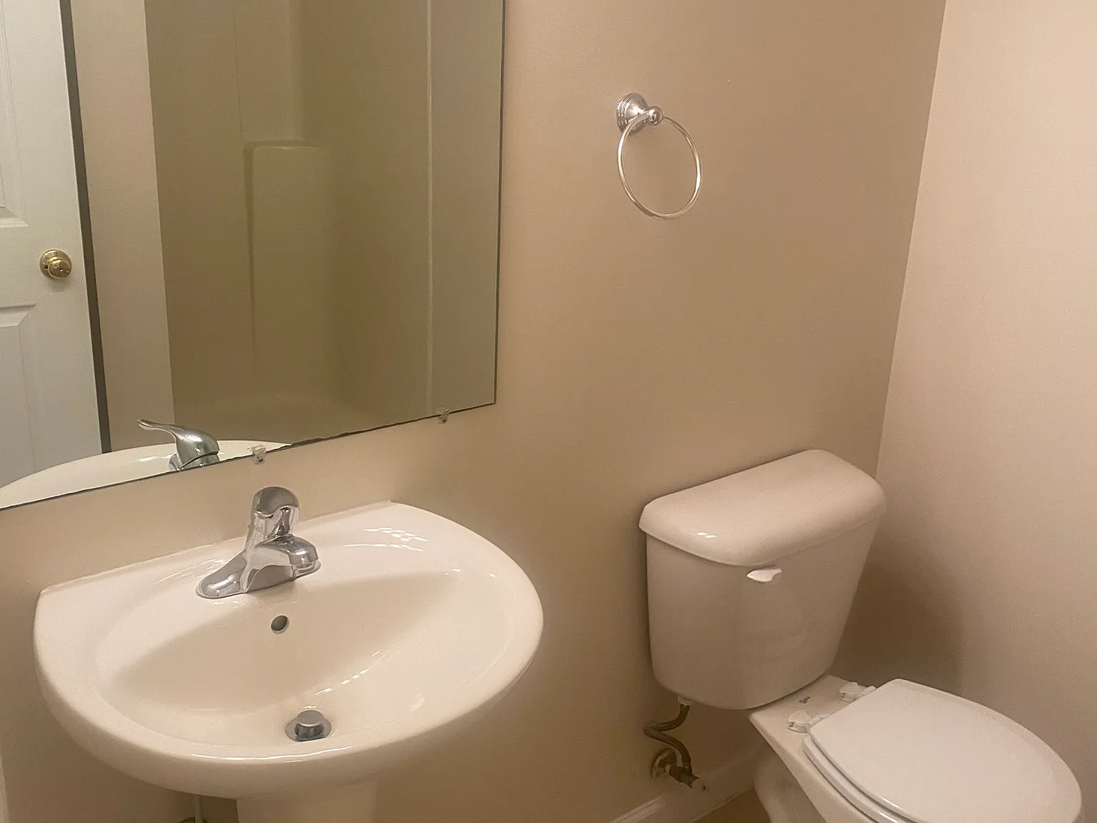 2 bed, 800 sqft, $1,300 — Photo 2