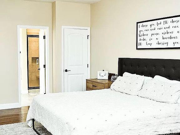 4th image of 1285 Broomsage Ln