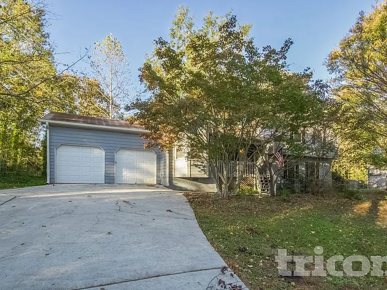 828 Georgetown Dr — Photo 2