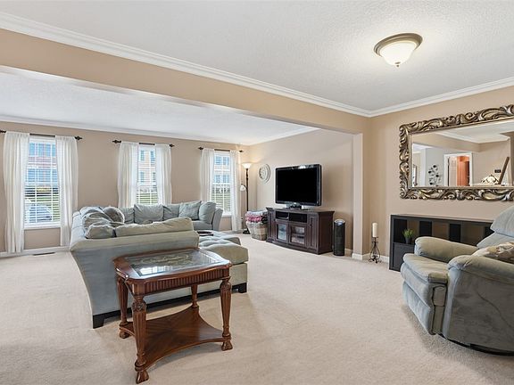 5th image of 38 Castleview Dr