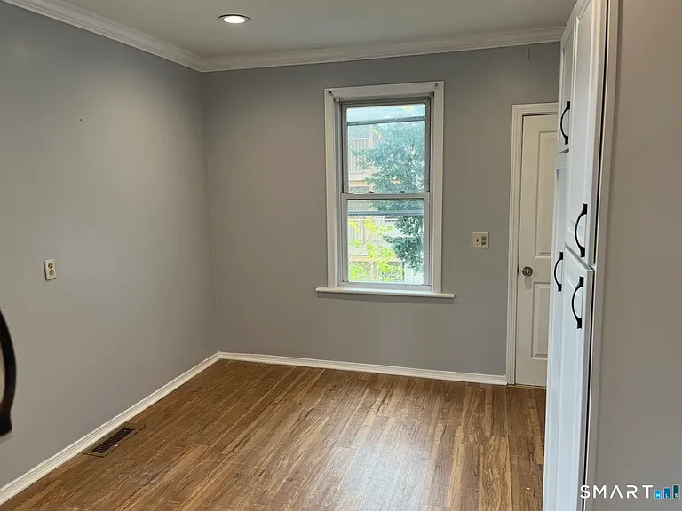 109 1/2 Oak Ave — Photo 6