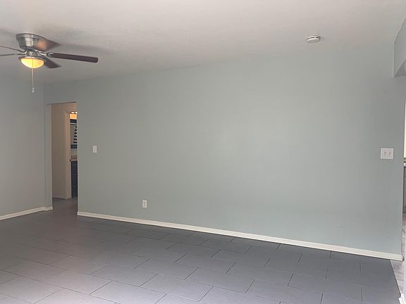 3rd image of 1050 Gaviota Ave APT 2
