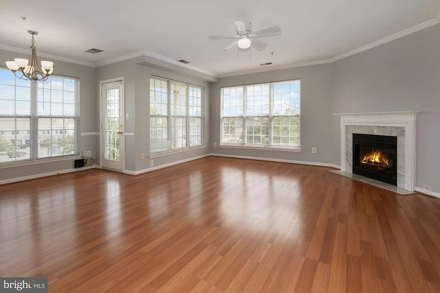 2 bed, 2.5 bath, 1215 sqft, $2,450 — Photo 2