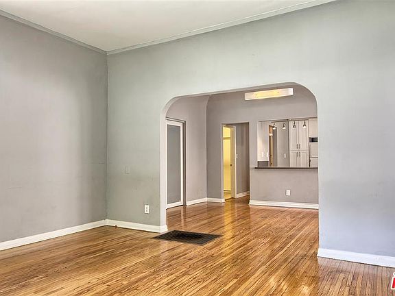 5th image of 817 Westmount Dr #817