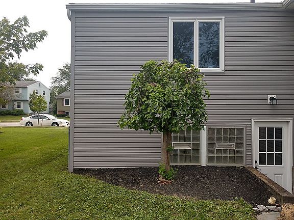 5th image of 160 Theresa Ct