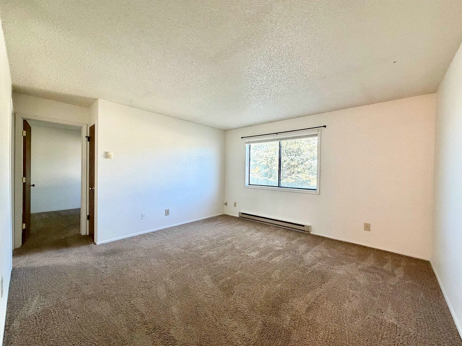 2 bed, 1.0 bath, 840 sqft, $900 — Photo 2
