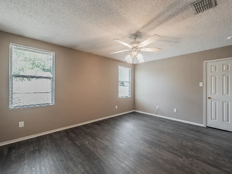 3327 Clydesdale Dr — Photo 26
