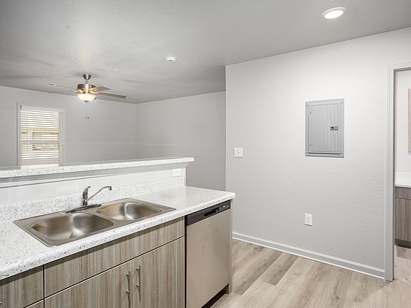 5th image of 701 Teddy Ave