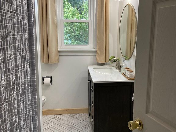 Bathroom with tub/shower combo