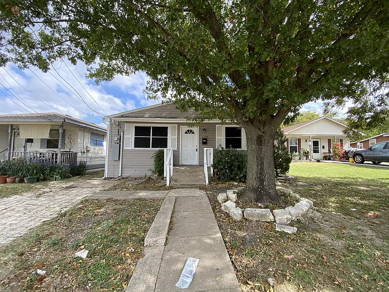 1124 F Ave — Photo 1