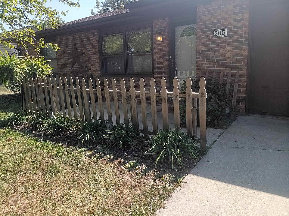 1st image of 205 W Skyway Dr