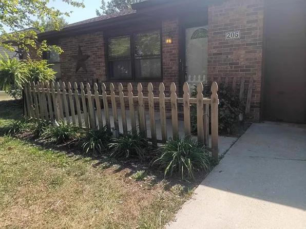 205 W Skyway Dr, Muncie, IN 47303