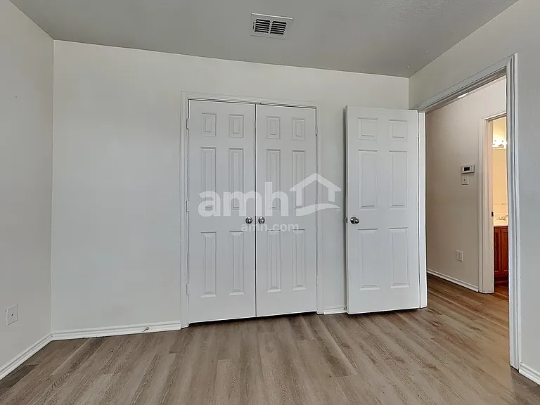 1421 Englewood Dr — Photo 12