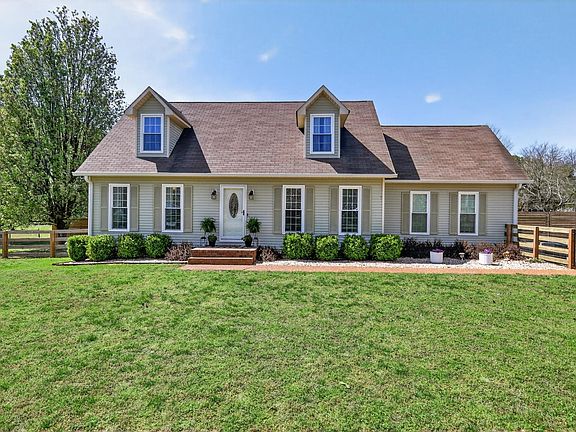 3rd image of 3929 Cambridge Ct